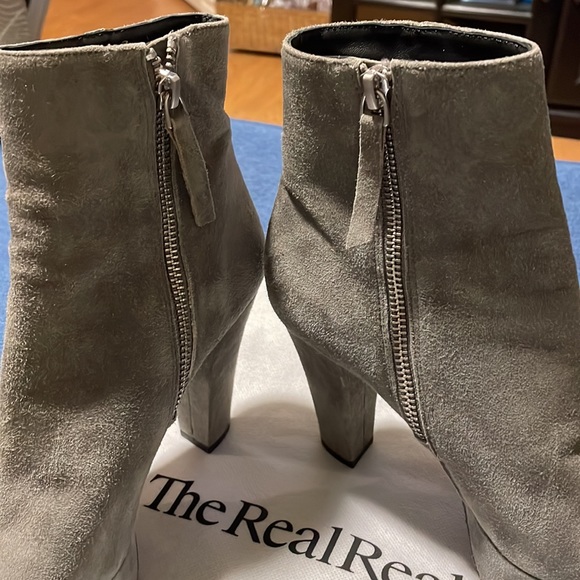 Alice+Olivia Adrian Gray Suede Boots 35 1/2 - Picture 2 of 9